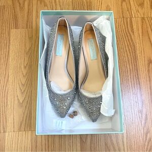 EUC Blue by Betsy Johnson Silver Rhinestone Bling Kitten Heel Pump - Size 6